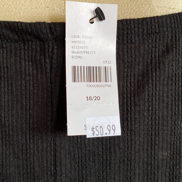 NEW Lane Bryant 18/20 black top with buttons - Picture 5 of 8